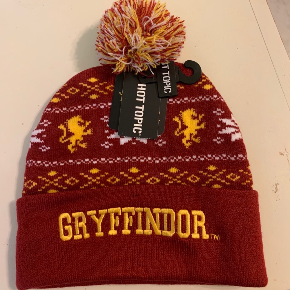 Harry Potter Gryffindor beanie... BNWT!